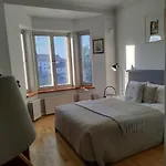 Top-Floor Studio, Near Park & Sea, Great Transit