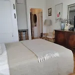 Top-Floor Studio, Near Park & Sea, Great Transit